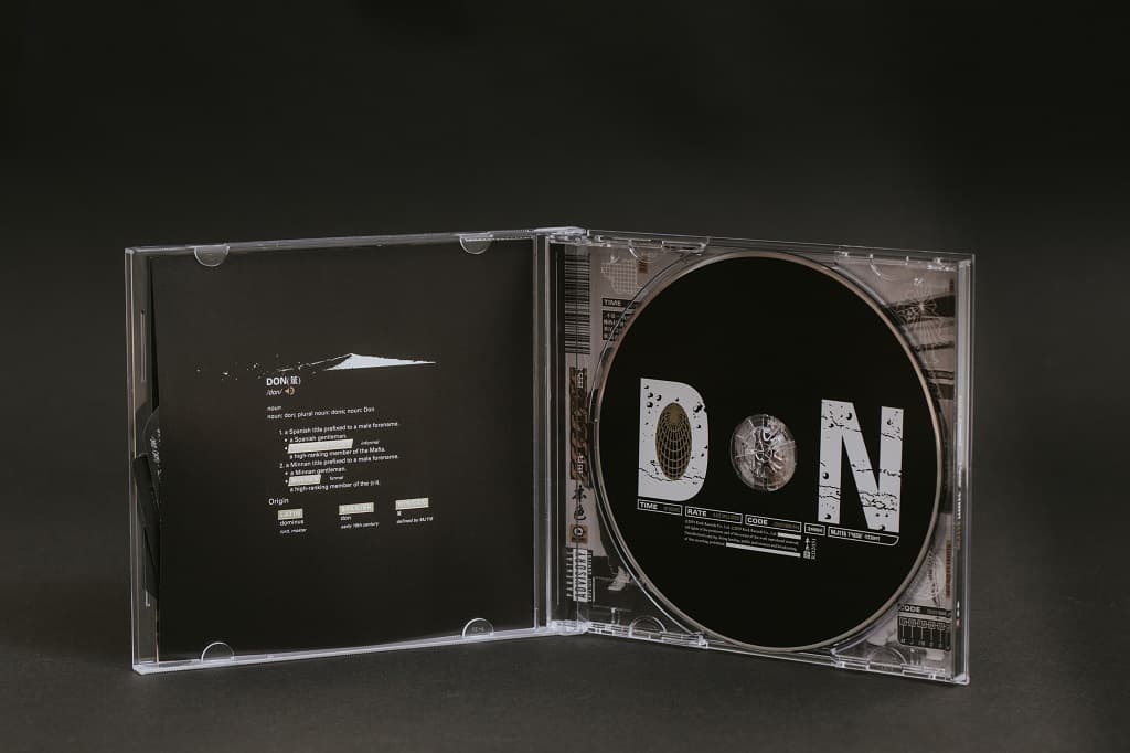 頑 童 M J 1 1 6  －  《  D  O  N   董   專  輯  》 【Graphic Design 】